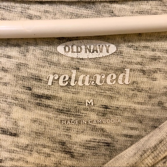 Old Navy Relaxed Fit Front Pocket Gray T-Shirt - Picture 3 of 4